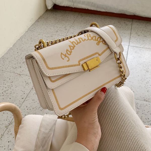 2020 new original design fashion vintage handbag & fashion chain diagonal cross bag width 21cm height 14cm thickness 7cm
2020 new original design fashion vintage handbag & fashion chain diagonal cross bag width 21cm height 14cm thickness 7cm