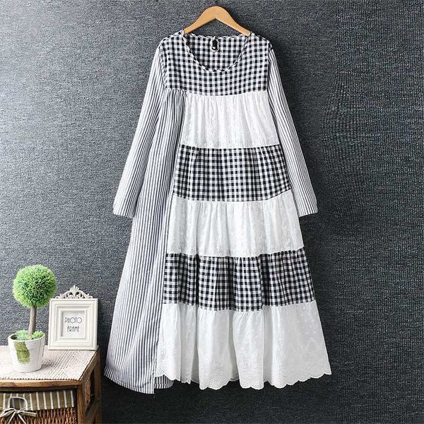2020 new spring sweet small fresh round neck irregular embroidered plaid cotton dress women dress, Black;gray
2020 new spring sweet small fresh round neck irregular embroidered plaid cotton dress women dress, Black;gray