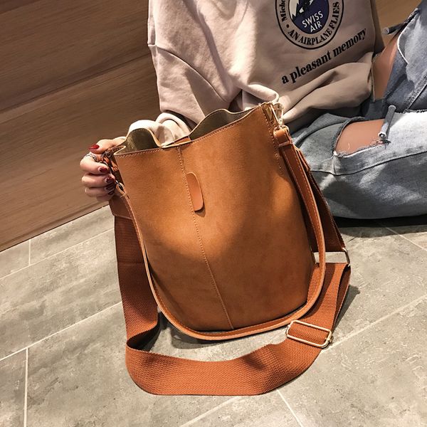 messenger bag women bucket shoulder bag large capacity vintage matte pu leather lady handbag luxury designer bolsos mujer black
messenger bag women bucket shoulder bag large capacity vintage matte pu leather lady handbag luxury designer bolsos mujer black