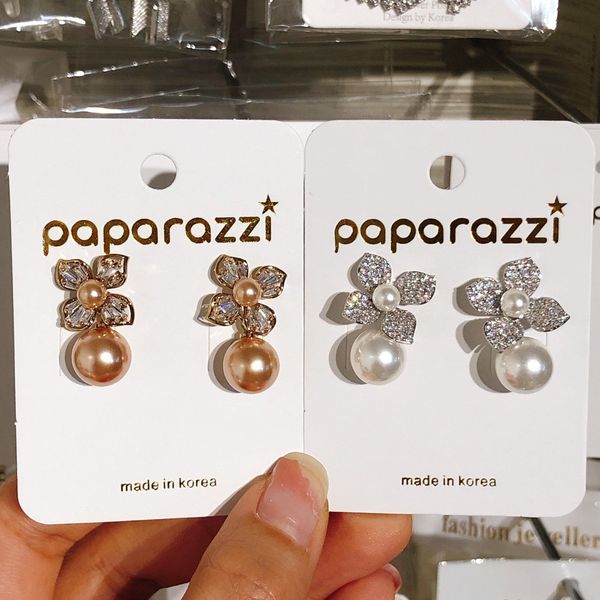 very beautiful fashion luxury classic designer glittering diamond flower pearl pendant stud earrings for woman france popular, Golden;silver
very beautiful fashion luxury classic designer glittering diamond flower pearl pendant stud earrings for woman france popular, Golden;silver