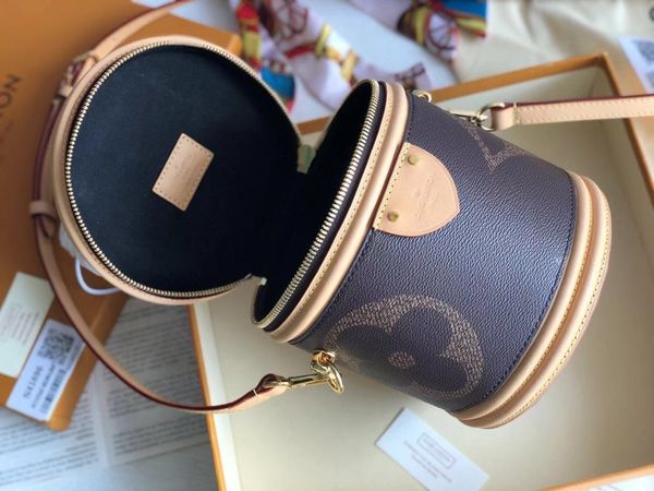 luxury designer vrouwelijke kleine rugzak voor meisjes vintage hoge kwaliteit lederen schoudertas bruin vrouwen mini bagpack nieuwe
luxury designer vrouwelijke kleine rugzak voor meisjes vintage hoge kwaliteit lederen schoudertas bruin vrouwen mini bagpack nieuwe