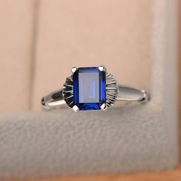 new inlaid sapphire s925 silver ring female fashion simple atmosphere single super flash ladies ring, Golden;silver
new inlaid sapphire s925 silver ring female fashion simple atmosphere single super flash ladies ring, Golden;silver