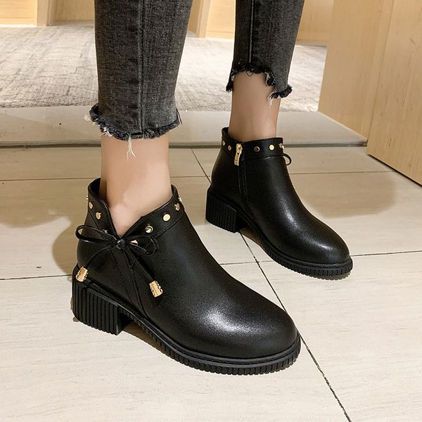 2020 new fashion winter boots women shoes bow knot rivet black boots solid leather zipper slip-on ankle botas mujer
2020 new fashion winter boots women shoes bow knot rivet black boots solid leather zipper slip-on ankle botas mujer