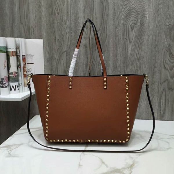 2019 classic modern genuine cow leather high fashion show lady handbag 2sides leather material ol stud tote big size special tribe bag 33cm
2019 classic modern genuine cow leather high fashion show lady handbag 2sides leather material ol stud tote big size special tribe bag 33cm