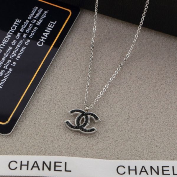 De igner brand couple necklace fa hion luxury letter pendant necklace 18k titanium teel plated women necklace for birthday gift
De igner brand couple necklace fa hion luxury letter pendant necklace 18k titanium teel plated women necklace for birthday gift