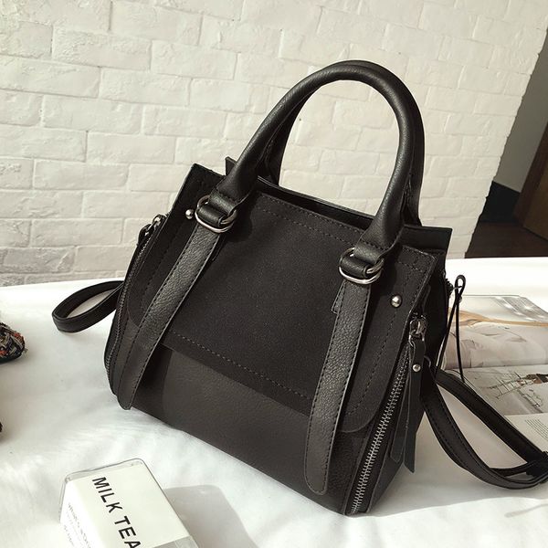 europe and the united states bag women 2020 new large-capacity shoulder bag autumn and winter new double belt buckle handbags
europe and the united states bag women 2020 new large-capacity shoulder bag autumn and winter new double belt buckle handbags
