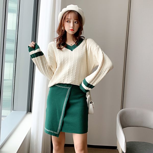 2019 fall winter new contrast vneck knitted pullover sweaters+solid mini skirts women 2 piece set fashion loose fit skirt suits, White
2019 fall winter new contrast vneck knitted pullover sweaters+solid mini skirts women 2 piece set fashion loose fit skirt suits, White