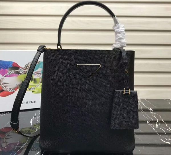 realfine888 5a 1ba212 22.5cm panier medium saffiano leather bag,metal logo,come with dust bag,ing
realfine888 5a 1ba212 22.5cm panier medium saffiano leather bag,metal logo,come with dust bag,ing