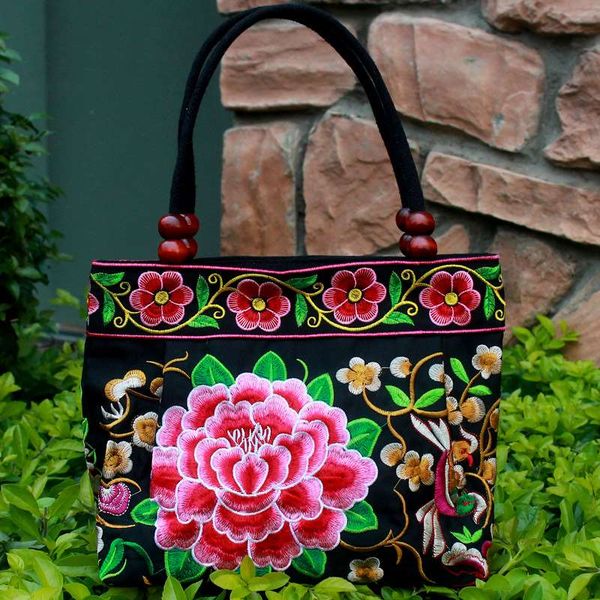 handicraft embroidered handbags vintage flower embroidery bag colorful chinese purses and handbags ethnic evening tote bag for women girls
handicraft embroidered handbags vintage flower embroidery bag colorful chinese purses and handbags ethnic evening tote bag for women girls