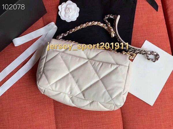2020 new wholesale new double flap cf 1160 1161 1162 vintage beige lambskin black quilted leather reissue classic shoulder bag 
2020 new wholesale new double flap cf 1160 1161 1162 vintage beige lambskin black quilted leather reissue classic shoulder bag