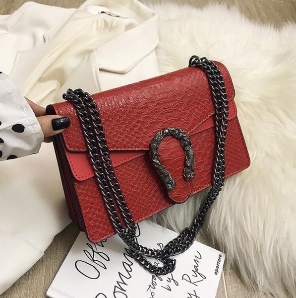 2020 new shoulder bag chains messenger bag fashion girls casual handbag simple leisure personality small square women
2020 new shoulder bag chains messenger bag fashion girls casual handbag simple leisure personality small square women