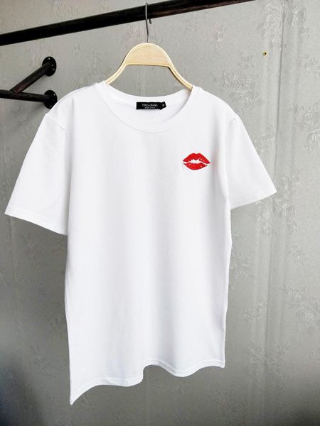 t shirt for men's short sleeved spring and summer new tide brand red lips embroidery loose version female half sleeve, White;black 
t shirt for men's short sleeved spring and summer new tide brand red lips embroidery loose version female half sleeve, White;black