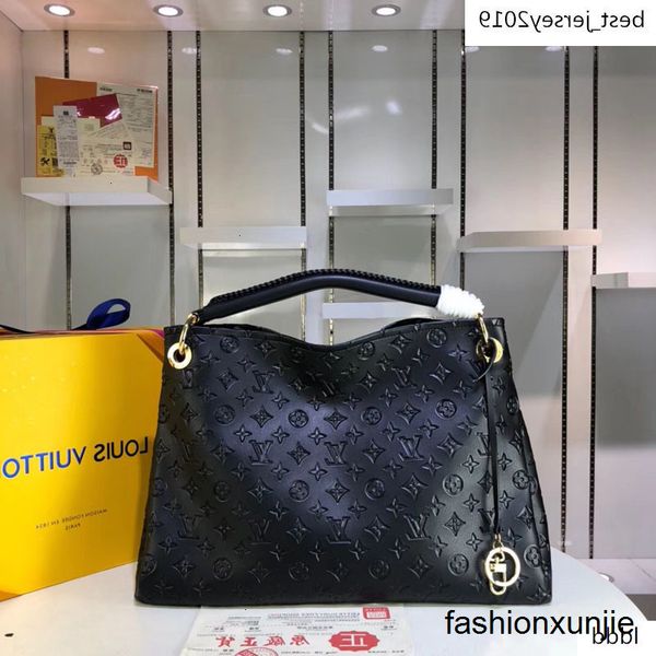 # 6488 вычурный 5a l марка дизайн женщины плеча v сумки классический сумка из натуральной кожи ремни damier azur сумки m44869 m40253
# 6488 вычурный 5a l марка дизайн женщины плеча v сумки классический сумка из натуральной кожи ремни damier azur сумки m44869 m40253