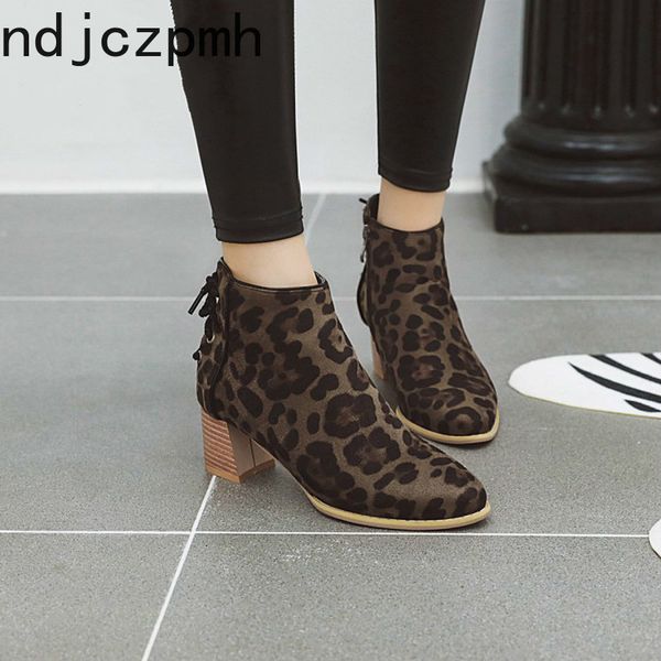 women's boots new winter fashion color matching pointed zipper mid heel short tube women's shoes size 31-43 heel height 5.5cm, Black
women's boots new winter fashion color matching pointed zipper mid heel short tube women's shoes size 31-43 heel height 5.5cm, Black