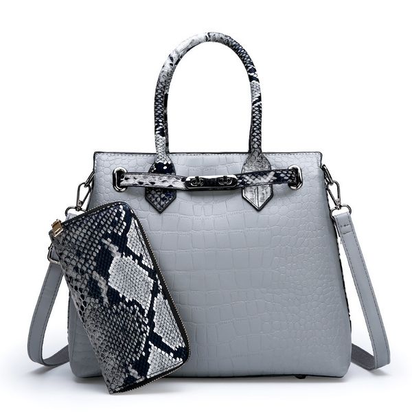 new high-end snake pattern women bag fashion ladies shoulder bag wild handbag simple messenger
new high-end snake pattern women bag fashion ladies shoulder bag wild handbag simple messenger