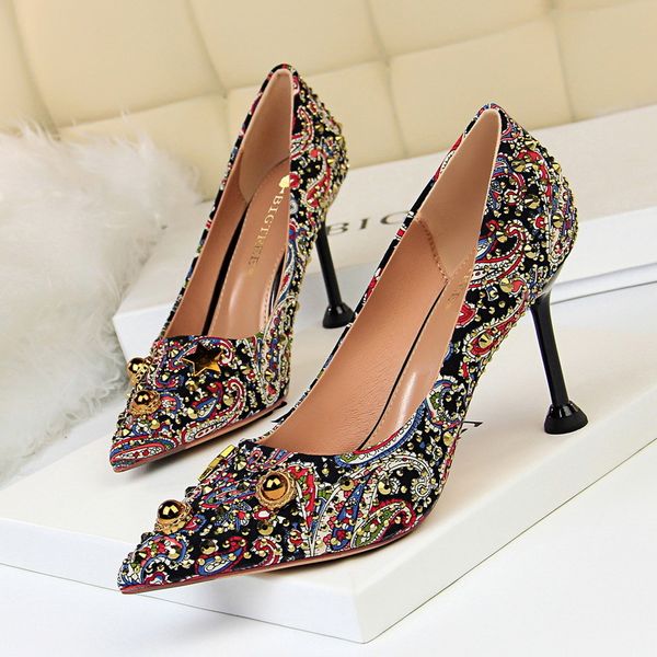 new women pumps shoes mixed color cloth shallow rivet pointed toe slip-on 9.5cm thin high heels lady party female shoes, Black 
new women pumps shoes mixed color cloth shallow rivet pointed toe slip-on 9.5cm thin high heels lady party female shoes, Black