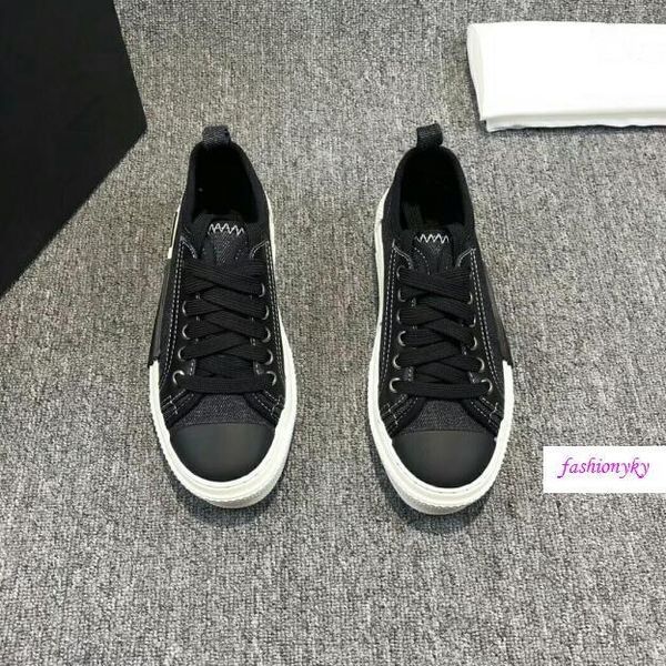 classics b23 "single m classic logo as the main vision, in the way of large-area printing on the upper couple 35-42, Black
classics b23 "single m classic logo as the main vision, in the way of large-area printing on the upper couple 35-42, Black