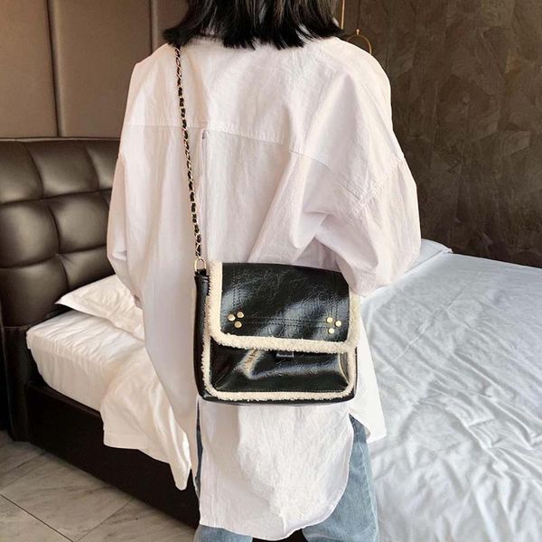 плюшевые сращивание сумка зимы женщин способа pu кожи плеча crossbody elegant плеча заклепки дамы сумки
плюшевые сращивание сумка зимы женщин способа pu кожи плеча crossbody elegant плеча заклепки дамы сумки