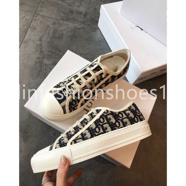woman high-end designer luxury hand spring and autumn shoe r embroidery shoes fashion luxury designer of high-end products luxury designer, Black;red
woman high-end designer luxury hand spring and autumn shoe r embroidery shoes fashion luxury designer of high-end products luxury designer, Black;red