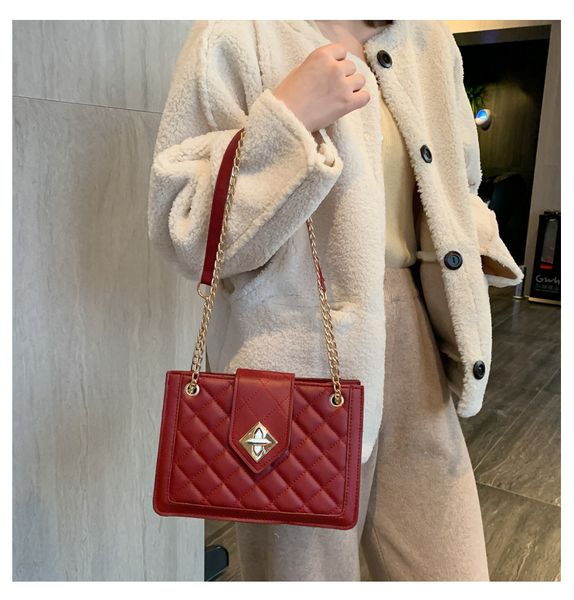 women's new korean-style one-shoulder bag fashion elegant texture all-match crossbody pu leather rhombus chain square sling bag
women's new korean-style one-shoulder bag fashion elegant texture all-match crossbody pu leather rhombus chain square sling bag