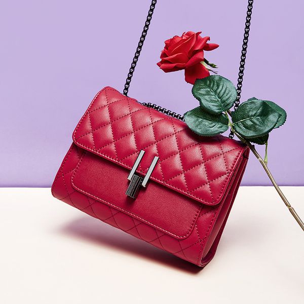 кожаная сумка 2020 новый кожаный мешок простой плеча мешок посыльного сумки цепочки алмазов небольшой площади
кожаная сумка 2020 новый кожаный мешок простой плеча мешок посыльного сумки цепочки алмазов небольшой площади