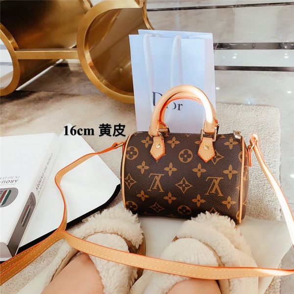 19ss fannypack luxury waist bags brand messenger cross body luxury bag waist bags bum waistbags b1011242t
19ss fannypack luxury waist bags brand messenger cross body luxury bag waist bags bum waistbags b1011242t