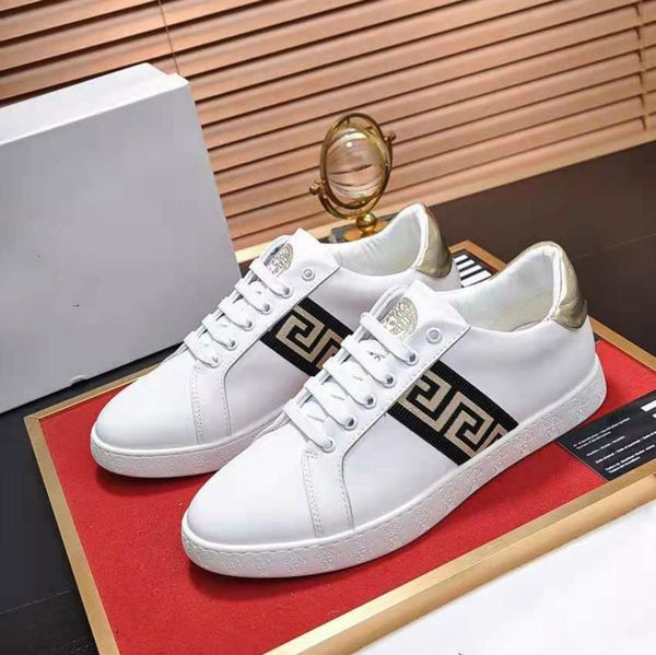 2019 new high-top shoes male printed leather hardware buckle European station trendy young casual short boots
2019 new high-top shoes male printed leather hardware buckle European station trendy young casual short boots