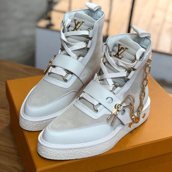 2019 autumn and winter new metal decorative casual straps martin boots increased thick-soled fashion chain boots platform shoes high-top
2019 autumn and winter new metal decorative casual straps martin boots increased thick-soled fashion chain boots platform shoes high-top