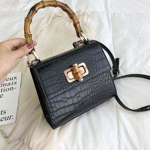 2020 женская мода сумки на ремне крокодил темперамент crossbody сумка корейский новый деревянный handlebar ретро crossbody
2020 женская мода сумки на ремне крокодил темперамент crossbody сумка корейский новый деревянный handlebar ретро crossbody