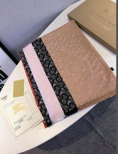 new autumn/winter 2019 super bright and expensive gold and silver thread material super high-end fabrics texture silk and wool scarf, Blue;gray
new autumn/winter 2019 super bright and expensive gold and silver thread material super high-end fabrics texture silk and wool scarf, Blue;gray