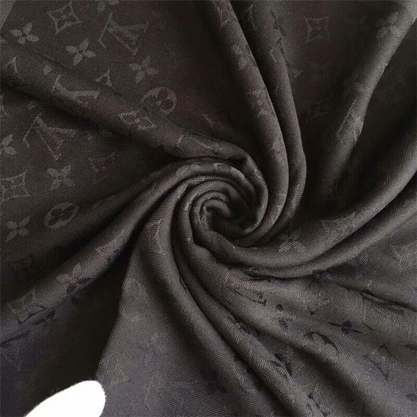 Luxury scarf high-quality cotton scarf is the winter fashion shawl female luxury designer female triangle shawl 140*140cm
Luxury scarf high-quality cotton scarf is the winter fashion shawl female luxury designer female triangle shawl 140*140cm