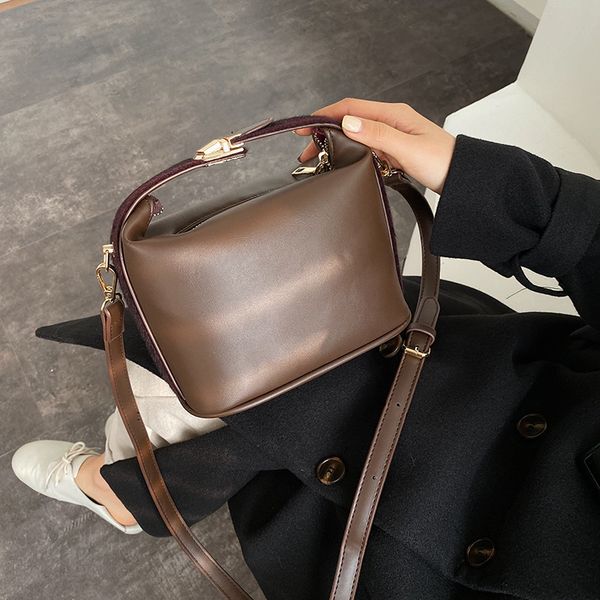 women handbag 2019 winter new designer fashion crossbody messenger bag small square bag vintage bucket tote
women handbag 2019 winter new designer fashion crossbody messenger bag small square bag vintage bucket tote