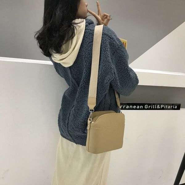 2020 new women's diagonal bag korean version of the retro zipper ladies shell bag fashion simple ladies crossbody
2020 new women's diagonal bag korean version of the retro zipper ladies shell bag fashion simple ladies crossbody