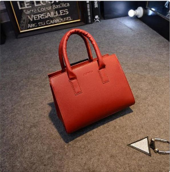 famous designer handbags european and american brand bags drop shipping lady letter leather fashion shoulder bag
famous designer handbags european and american brand bags drop shipping lady letter leather fashion shoulder bag
