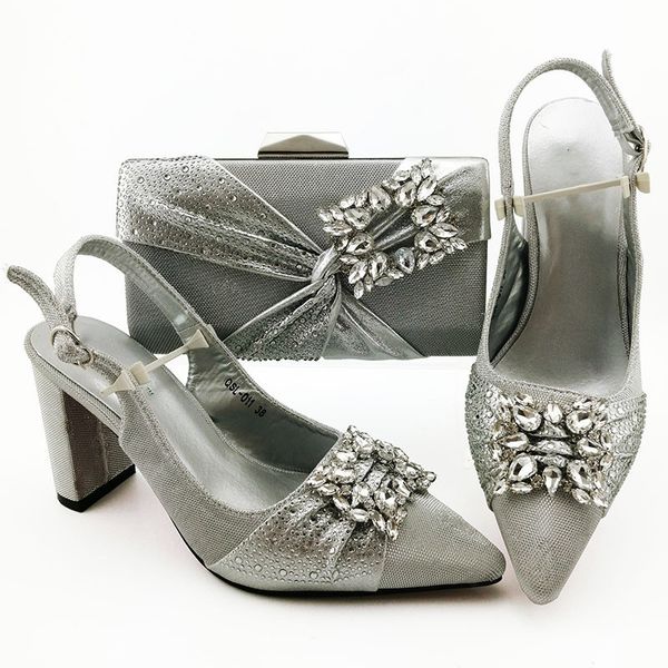 New fashion silver women dress shoes match handbag with crystal pattern African pumps and bag set QSL011,heel 9CM
New fashion silver women dress shoes match handbag with crystal pattern African pumps and bag set QSL011,heel 9CM