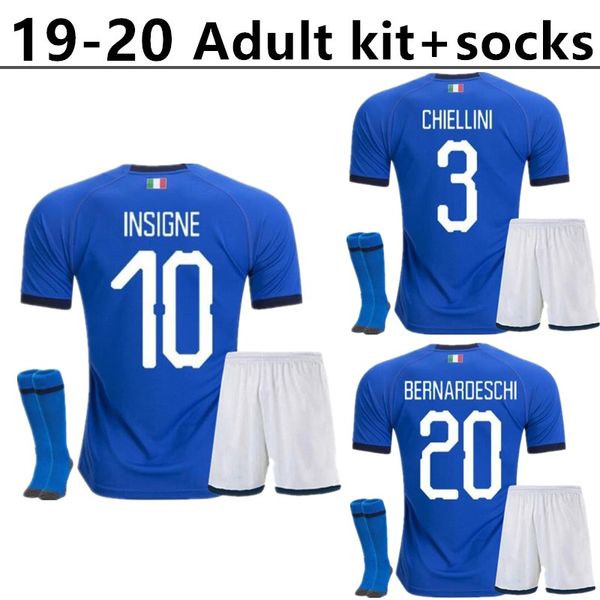 Kit ock 2019 italy occer jer ey 2020 chiellini in igne italy football hirt in igne cami eta de futbol bernarde chi totti immobi
Kit ock 2019 italy occer jer ey 2020 chiellini in igne italy football hirt in igne cami eta de futbol bernarde chi totti immobi
