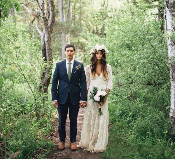 Ivory Full Lace Long Sleeve Wedding Dresses Crochet V-neck Beach Cheap Applique Back Zipper Bridal Gowns
Ivory Full Lace Long Sleeve Wedding Dresses Crochet V-neck Beach Cheap Applique Back Zipper Bridal Gowns