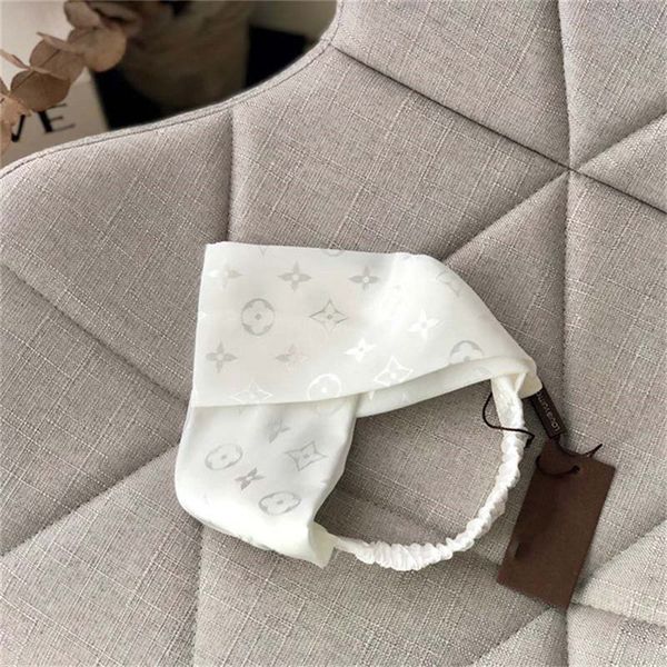 Эластичный шелковый тюрбан оголовье для женщин новые Hairbands 100% шелк Белый спорт йога ленты для волос шарф повязки девушка ретро Headwraps
Эластичный шелковый тюрбан оголовье для женщин новые Hairbands 100% шелк Белый спорт йога ленты для волос шарф повязки девушка ретро Headwraps