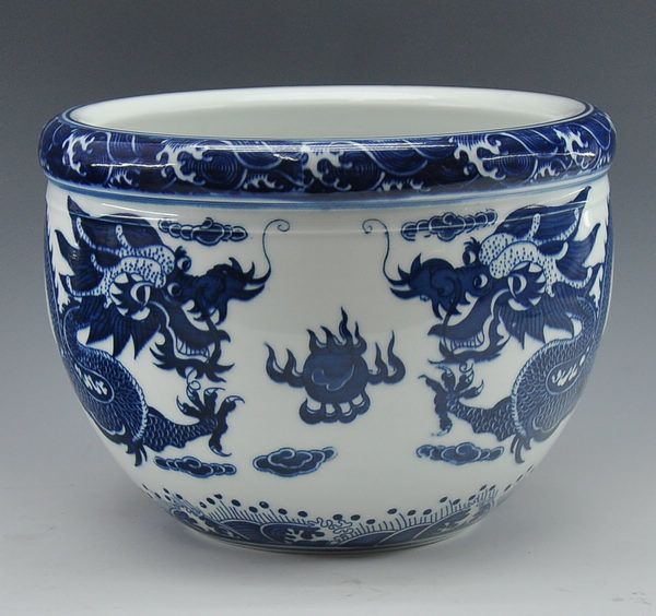 chinese antique reproduction blue and white porcelain ceramic fish bowl flower pot with qing qianlong mark
chinese antique reproduction blue and white porcelain ceramic fish bowl flower pot with qing qianlong mark