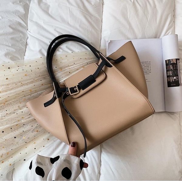 unique design big belt trapeze women handbags soft tote bags pu leather female shoulder bags autumn
unique design big belt trapeze women handbags soft tote bags pu leather female shoulder bags autumn