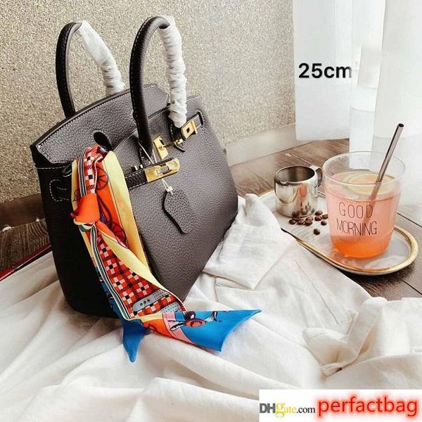new european style classic ladies leather shoulder bag big tote shoulder desginer handbag pure nice quality for female
new european style classic ladies leather shoulder bag big tote shoulder desginer handbag pure nice quality for female