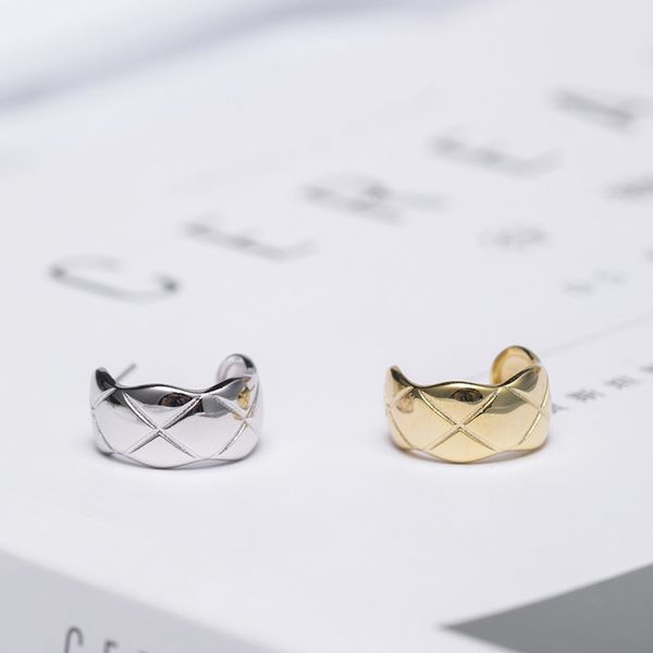 s925 silver individual diamond twill ear stud design mirror polishing and gold plating process earrings ed10605-y, Golden;silver
s925 silver individual diamond twill ear stud design mirror polishing and gold plating process earrings ed10605-y, Golden;silver