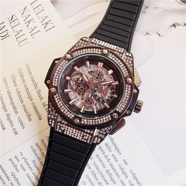 2019 New Simple classic design calendar quartz men's Watches leather interlayer Silica gel Watch strap Fashion man Watches DHL Shipment
2019 New Simple classic design calendar quartz men's Watches leather interlayer Silica gel Watch strap Fashion man Watches DHL Shipment