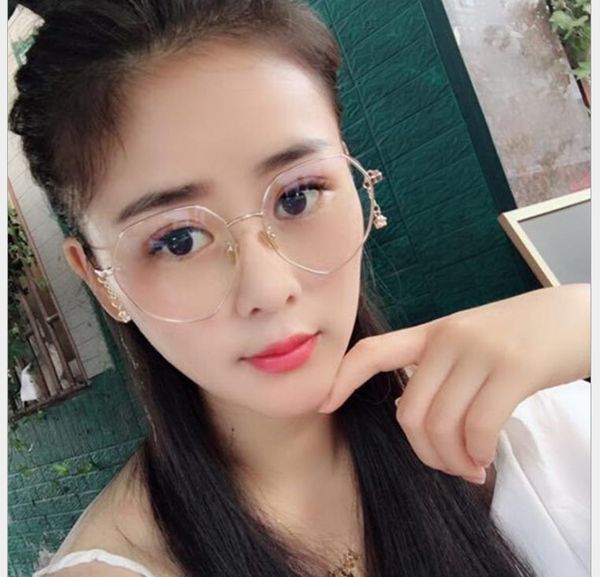 irregular polygons, flat mirror, women's tide pendant, glasses frame, nearsighted glasses frame, White;black
irregular polygons, flat mirror, women's tide pendant, glasses frame, nearsighted glasses frame, White;black