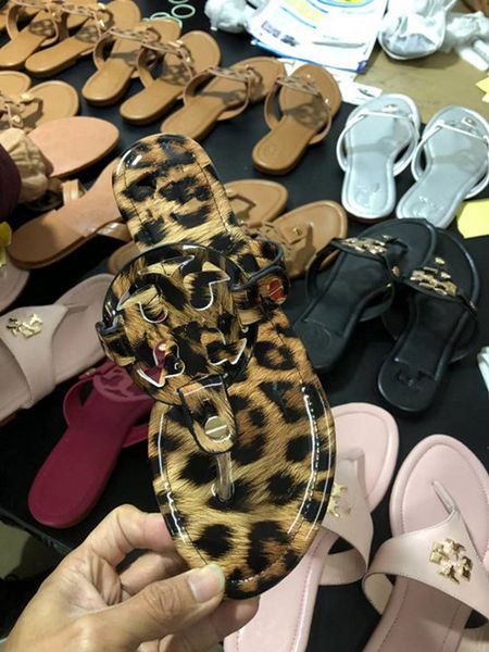 men's and women's slippers and boxes luxur design women's beach slippers, canvas shoes, rivet slippers, non-slip leather men, Black
men's and women's slippers and boxes luxur design women's beach slippers, canvas shoes, rivet slippers, non-slip leather men, Black