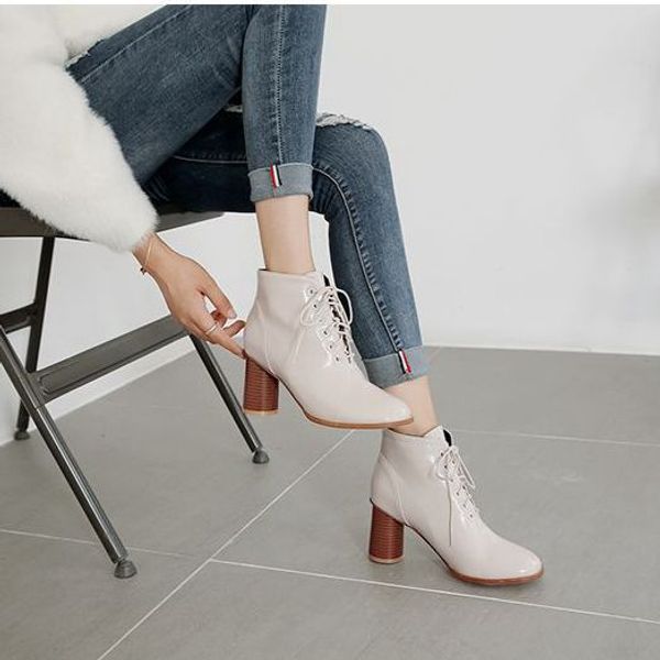 fashion nice round toe ankle boots for women lace up black color female boots warm fur plush insole classic style womens shoes
fashion nice round toe ankle boots for women lace up black color female boots warm fur plush insole classic style womens shoes