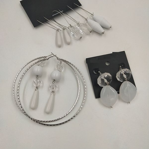 fashion white bead earrings for women wood bead handmade drop earrings triple beads earring hyperbole irregular beaded brincos jewelry 2020, Golden;silver
fashion white bead earrings for women wood bead handmade drop earrings triple beads earring hyperbole irregular beaded brincos jewelry 2020, Golden;silver