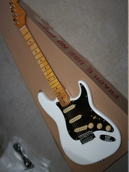 new gyst-1052 white color solid body maple fretboard 22 fret gold pickguard chrome hardware st electric guitar. ship
new gyst-1052 white color solid body maple fretboard 22 fret gold pickguard chrome hardware st electric guitar. ship