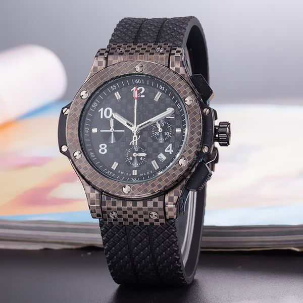 2019 new diamond full-featured automatic quartz men's high-quality belt watch, Slivery;brown
2019 new diamond full-featured automatic quartz men's high-quality belt watch, Slivery;brown