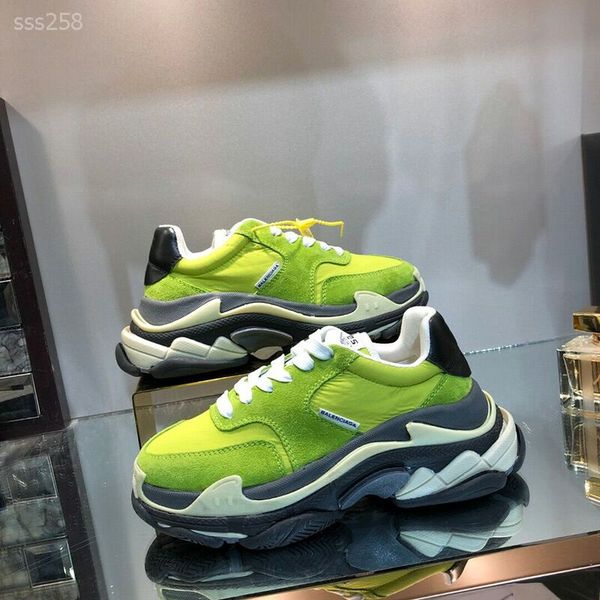 2020 new fashionable paris leisure classical sneaker casual shoes for men's women beige black sports personality shoe size 35-45
2020 new fashionable paris leisure classical sneaker casual shoes for men's women beige black sports personality shoe size 35-45